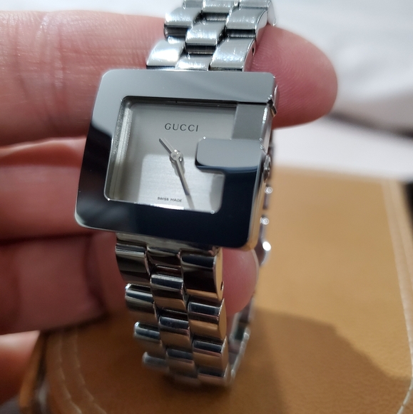 Gucci Ladies G Bezel Silver Dial Stainless Watch - Picture 2 of 16